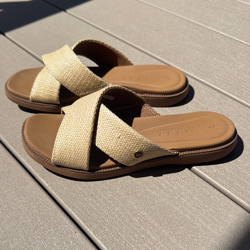 Reef Tan and Brown Sandals Crisscross Design